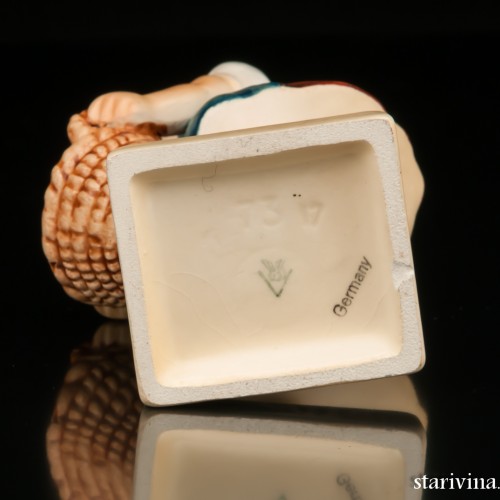 Девочка с корзиной, Goebel, Германия, 1950 гг