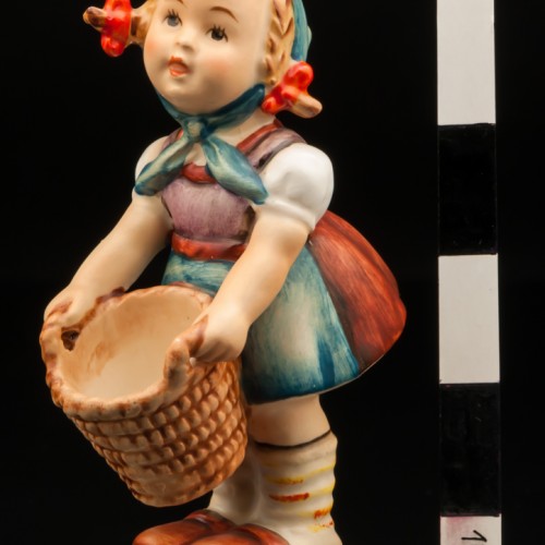 Девочка с корзиной, Goebel, Германия, 1950 гг