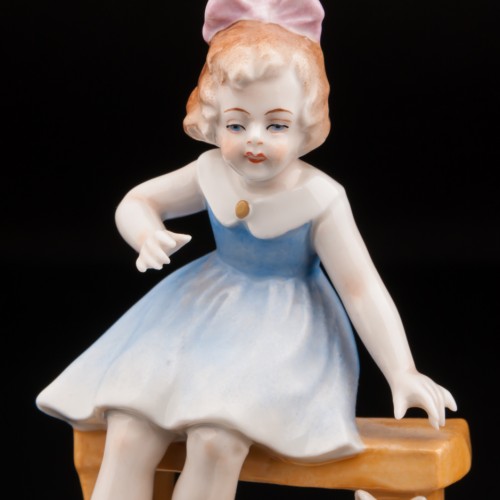 Девочка с котенком и цыплятами, Sitzendorf, Германия, после 1950 г