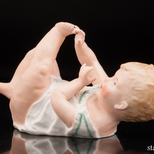 Фигурка из фарфора Малыш для фортепиано, Heubach, Германия, кон. 19 в.