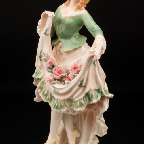 Девушка с розами в подоле, Karl Ens, Германия, 1920-30 гг