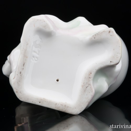 Мальчик с яблоком, E. A. Muller, Германия, 1890-1927 гг