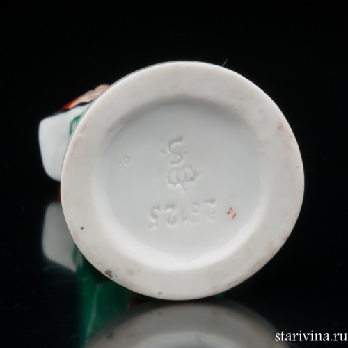 Мальчик-Пьеро с букетом цветов, Sitzendorf, Германия, пер. пол. 20 в