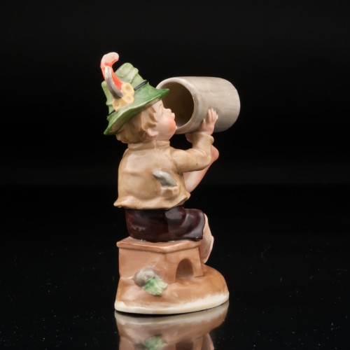 Мальчик, пьющий из кружки, Wagner & Apel, Германия, до 1949 г