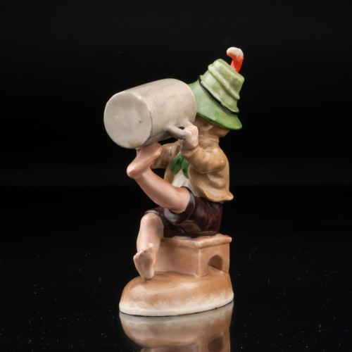 Мальчик, пьющий из кружки, Wagner & Apel, Германия, до 1949 г