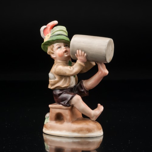 Мальчик, пьющий из кружки, Wagner & Apel, Германия, до 1949 г