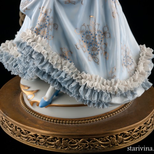 Лампа, дама в голубом, кружевная, Muller & Co, Германия, до 1927 г