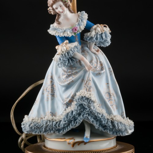 Лампа, дама в голубом, кружевная, Muller & Co, Германия, до 1927 г