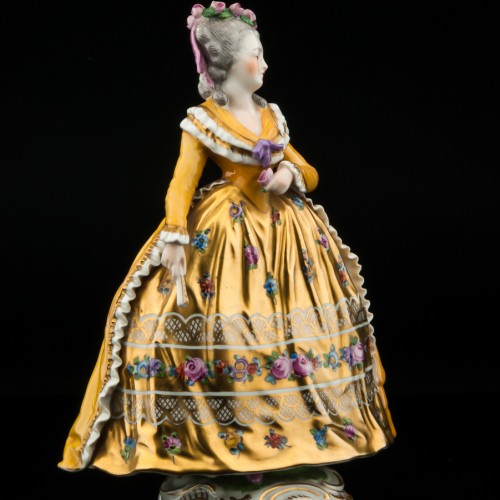 Дама в желтом платье с веером, Carl Thieme, Германия, кон. 19 - нач. 20 вв