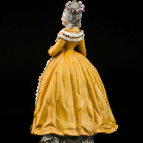 Дама в желтом платье с веером, Carl Thieme, Германия, кон. 19 - нач. 20 вв