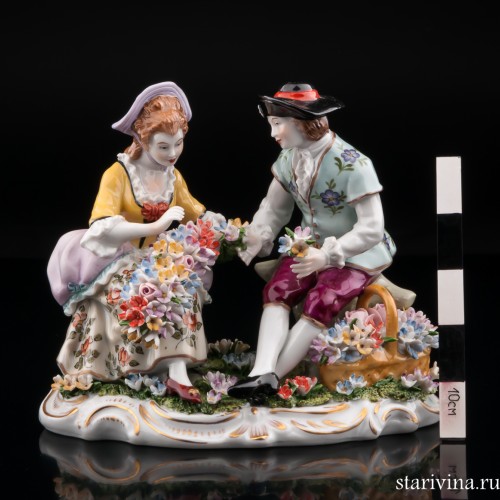 Пара с цветочной гирляндой, Sitzendorf, Германия, после 1950 г