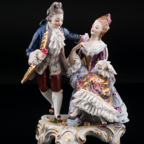 Пара, кавалер с цветком, дама с бокалом на кресле, Volkstedt, Германия, до 1935 г