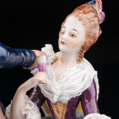 Пара, кавалер с цветком, дама с бокалом на кресле, Volkstedt, Германия, до 1935 г