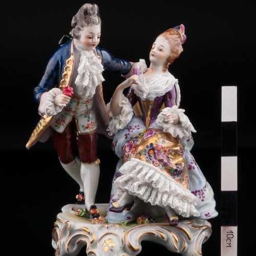 Пара, кавалер с цветком, дама с бокалом на кресле, Volkstedt, Германия, до 1935 г