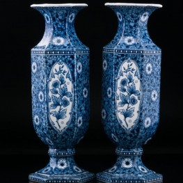 Две декоративные шестигранные синие вазы, Голландия, 