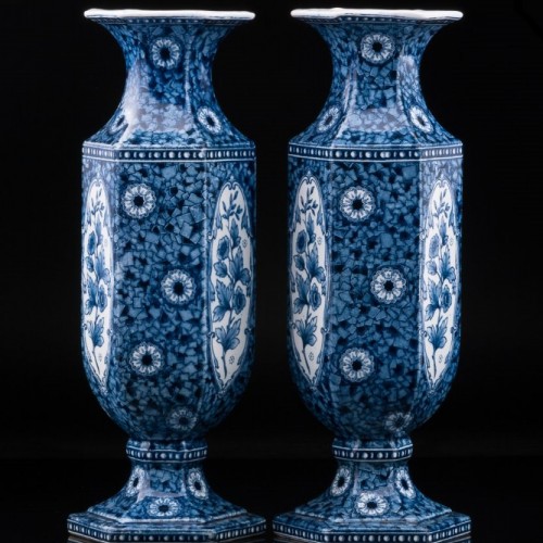 Две декоративные шестигранные синие вазы, Голландия