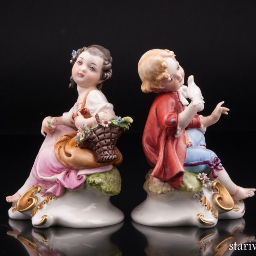 Мальчик с голубем и девочка с корзиной, Capodimonte, Италия, сер. 20 в
