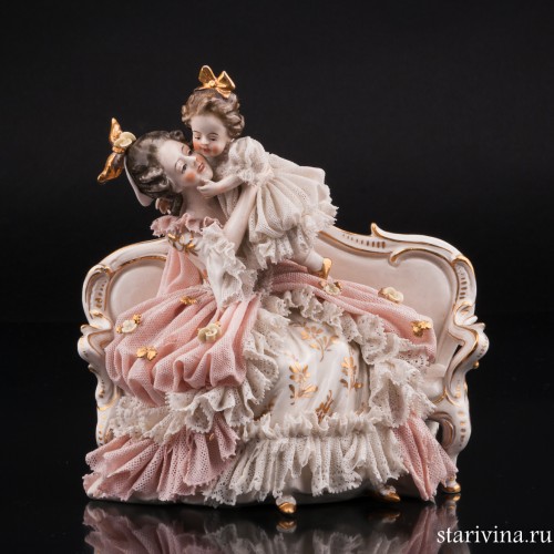 Дама с девочкой на диване, кружевная, Ackermann & Fritze, Германия, пер. пол. 20 в