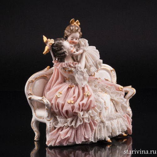 Дама с девочкой на диване, кружевная, Ackermann & Fritze, Германия, пер. пол. 20 в