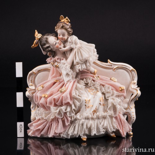 Дама с девочкой на диване, кружевная, Ackermann & Fritze, Германия, пер. пол. 20 в