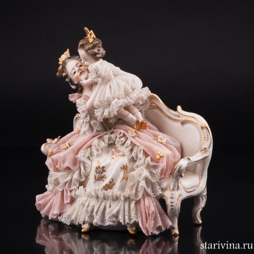 Дама с девочкой на диване, кружевная, Ackermann & Fritze, Германия, пер. пол. 20 в
