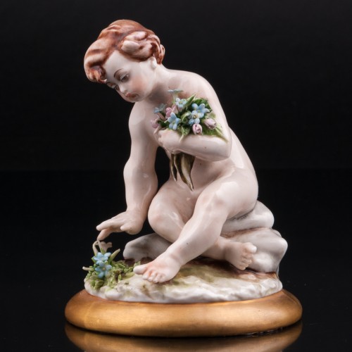 Путти с букетом цветов, Capodimonte, Италия, сер. 20 в
