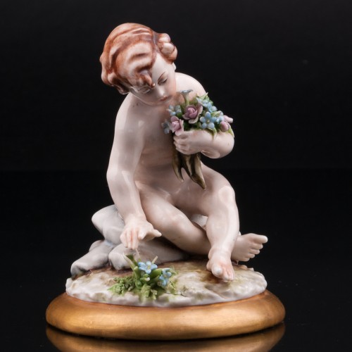 Путти с букетом цветов, Capodimonte, Италия, сер. 20 в