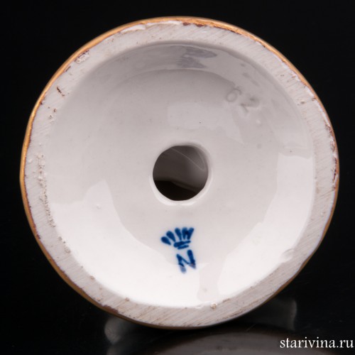 Путти с букетом цветов, Capodimonte, Италия, сер. 20 в