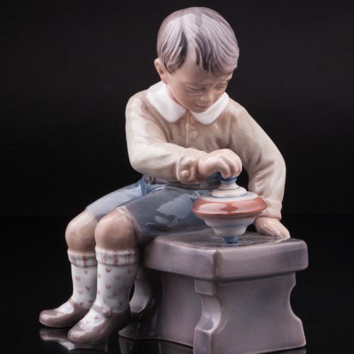 Мальчик с юлой, Dahl Jensen, Дания