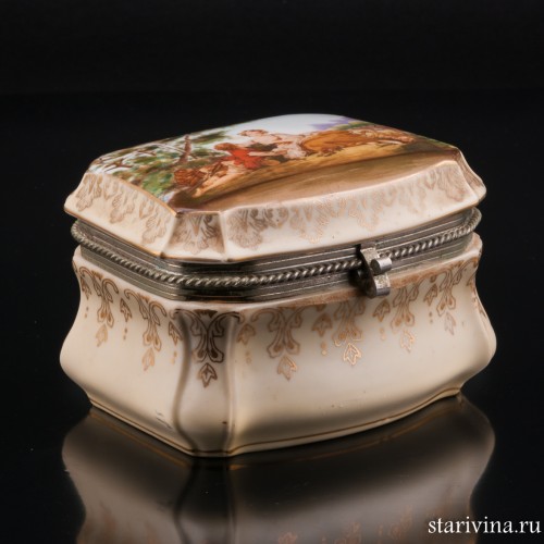 Шкатулка Охотник и пастушка, кремовая, Германия, пер. пол. 20 в