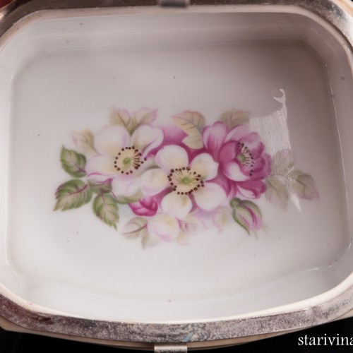 Шкатулка Охотник и пастушка, кремовая, Германия, пер. пол. 20 в