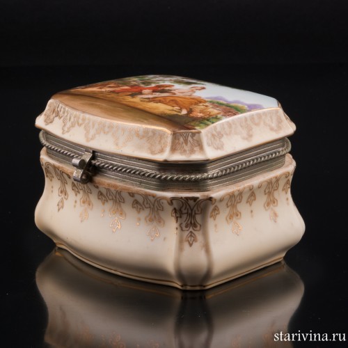 Шкатулка Охотник и пастушка, кремовая, Германия, пер. пол. 20 в