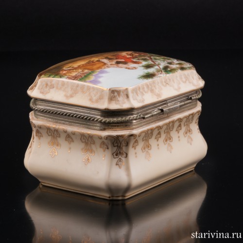 Шкатулка Охотник и пастушка, кремовая, Германия, пер. пол. 20 в