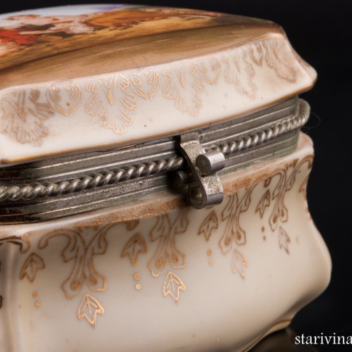 Шкатулка Охотник и пастушка, кремовая, Германия, пер. пол. 20 в