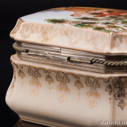 Шкатулка Охотник и пастушка, кремовая, Германия, пер. пол. 20 в