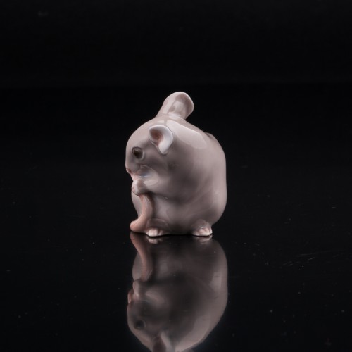 Мышь, держащая хвост, Bing & Grondahl, Дания