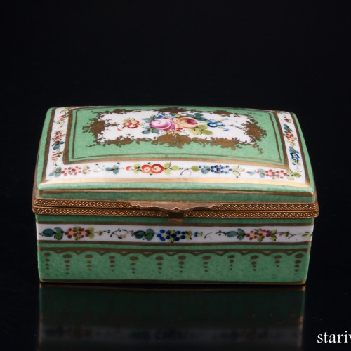 Зеленая шкатулка с цветочным узором, Limoges, Франция, сер. 20 в