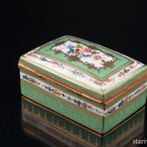 Зеленая шкатулка с цветочным узором, Limoges, Франция, сер. 20 в