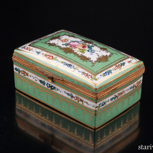 Зеленая шкатулка с цветочным узором, Limoges, Франция, сер. 20 в