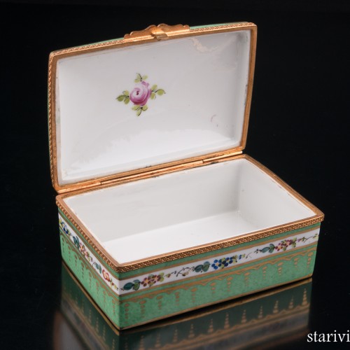 Зеленая шкатулка с цветочным узором, Limoges, Франция, сер. 20 в