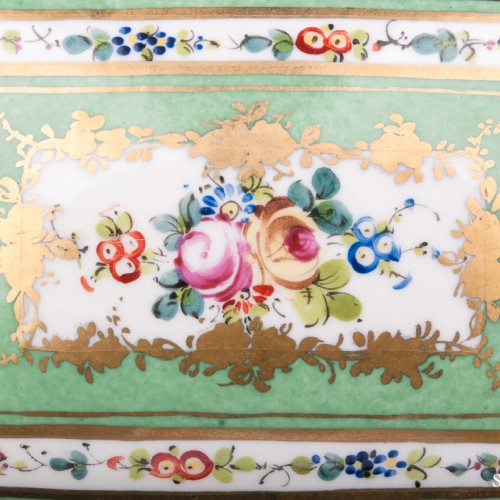 Зеленая шкатулка с цветочным узором, Limoges, Франция, сер. 20 в