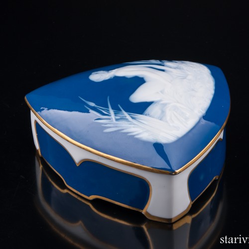 Шкатулка Нимфа (обнаженная на берегу озера), Limoges, Франция, нач. 20 в