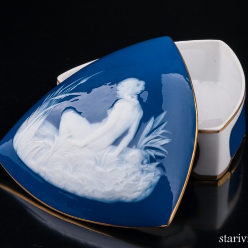 Шкатулка Нимфа (обнаженная на берегу озера), Limoges, Франция, нач. 20 в