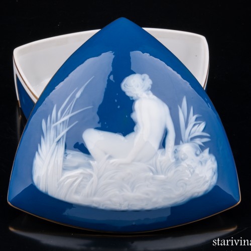 Шкатулка Нимфа (обнаженная на берегу озера), Limoges, Франция, нач. 20 в