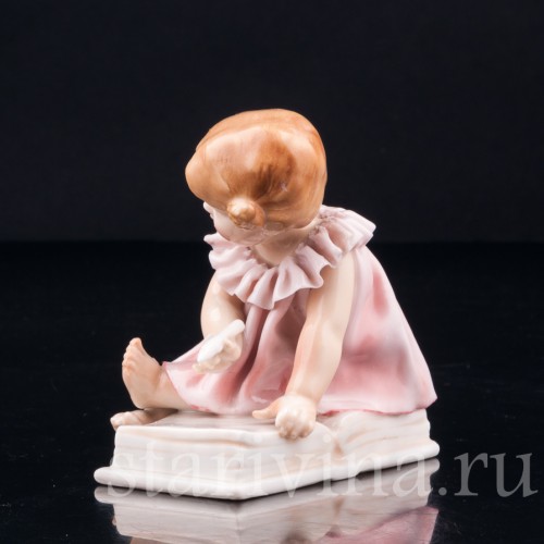 Девочка на книжке, Karl Ens, Германия, 1920-30 гг