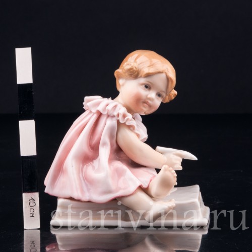 Девочка на книжке, Karl Ens, Германия, 1920-30 гг