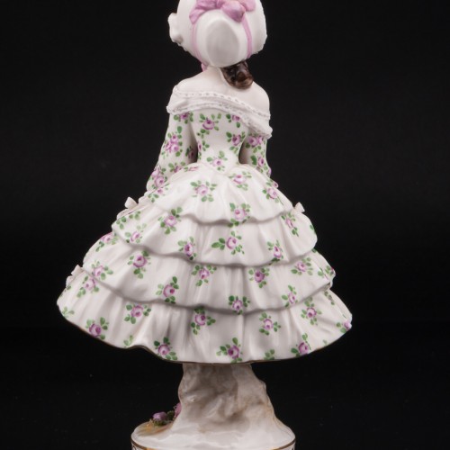 Девушка в платье с цветами, Volkstedt, Германия, до 1935 г