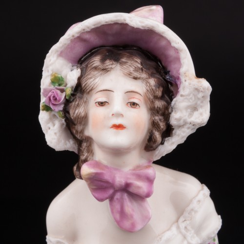 Девушка в платье с цветами, Volkstedt, Германия, до 1935 г