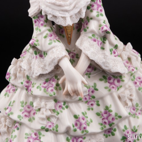 Девушка в платье с цветами, Volkstedt, Германия, до 1935 г