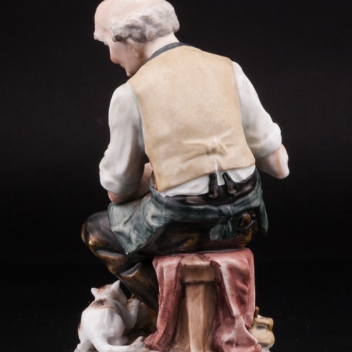 Башмачник и котенок, Capodimonte, Италия